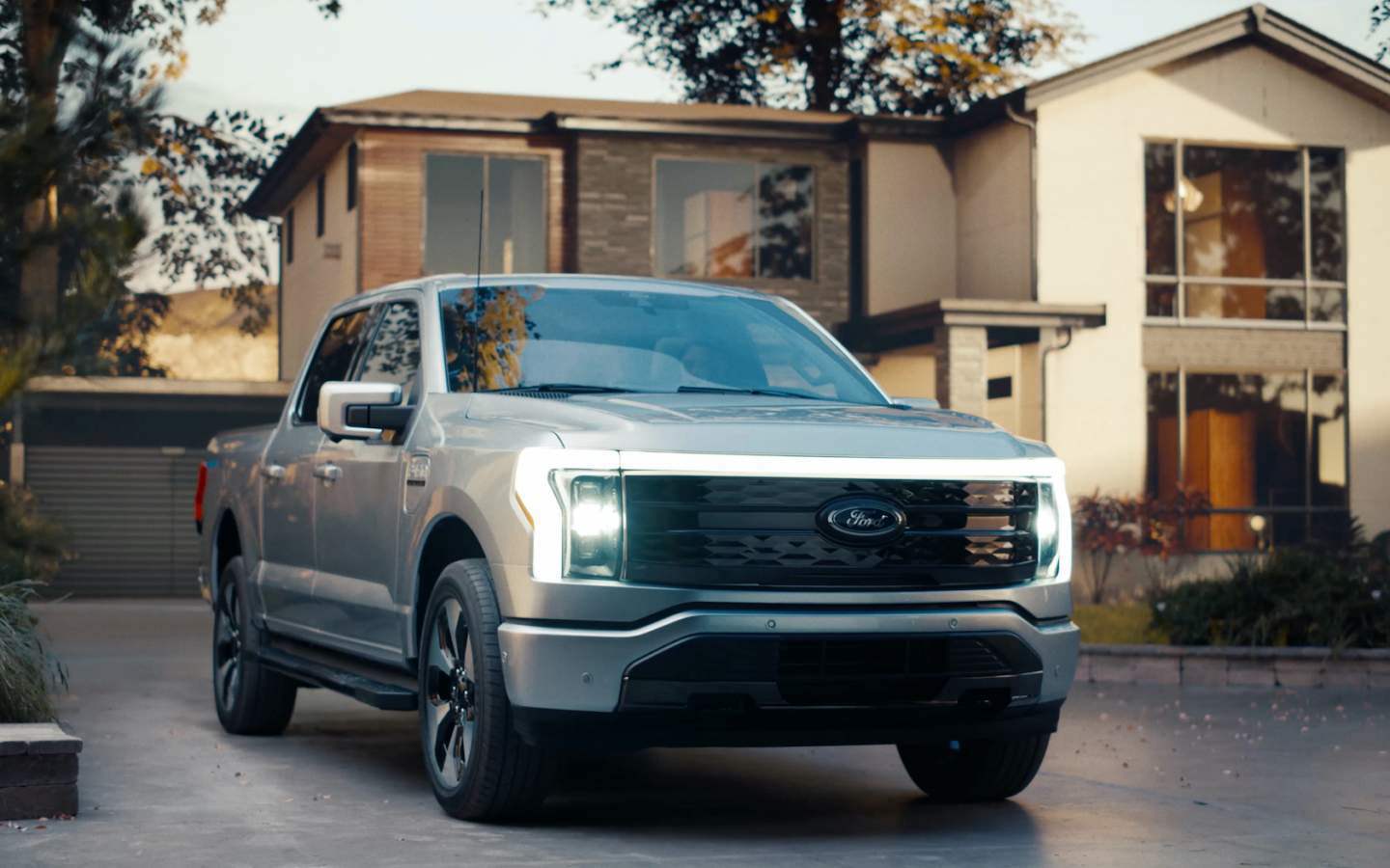 因电动汽车需求不及预期，福特削减F-150 Lightning电动皮卡的产量