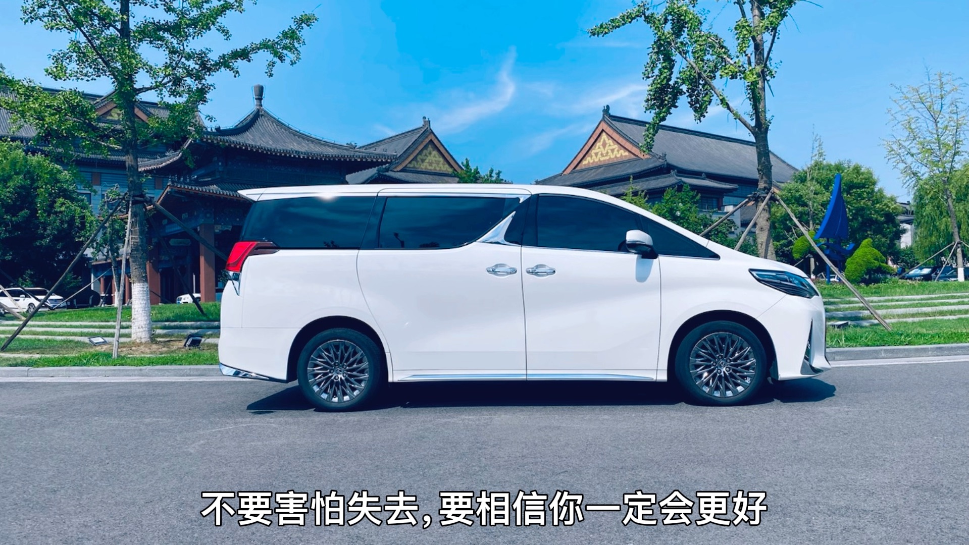 成都远卓名车雷克萨斯LM亚洲版价格最低128万起售 欢迎到店试驾