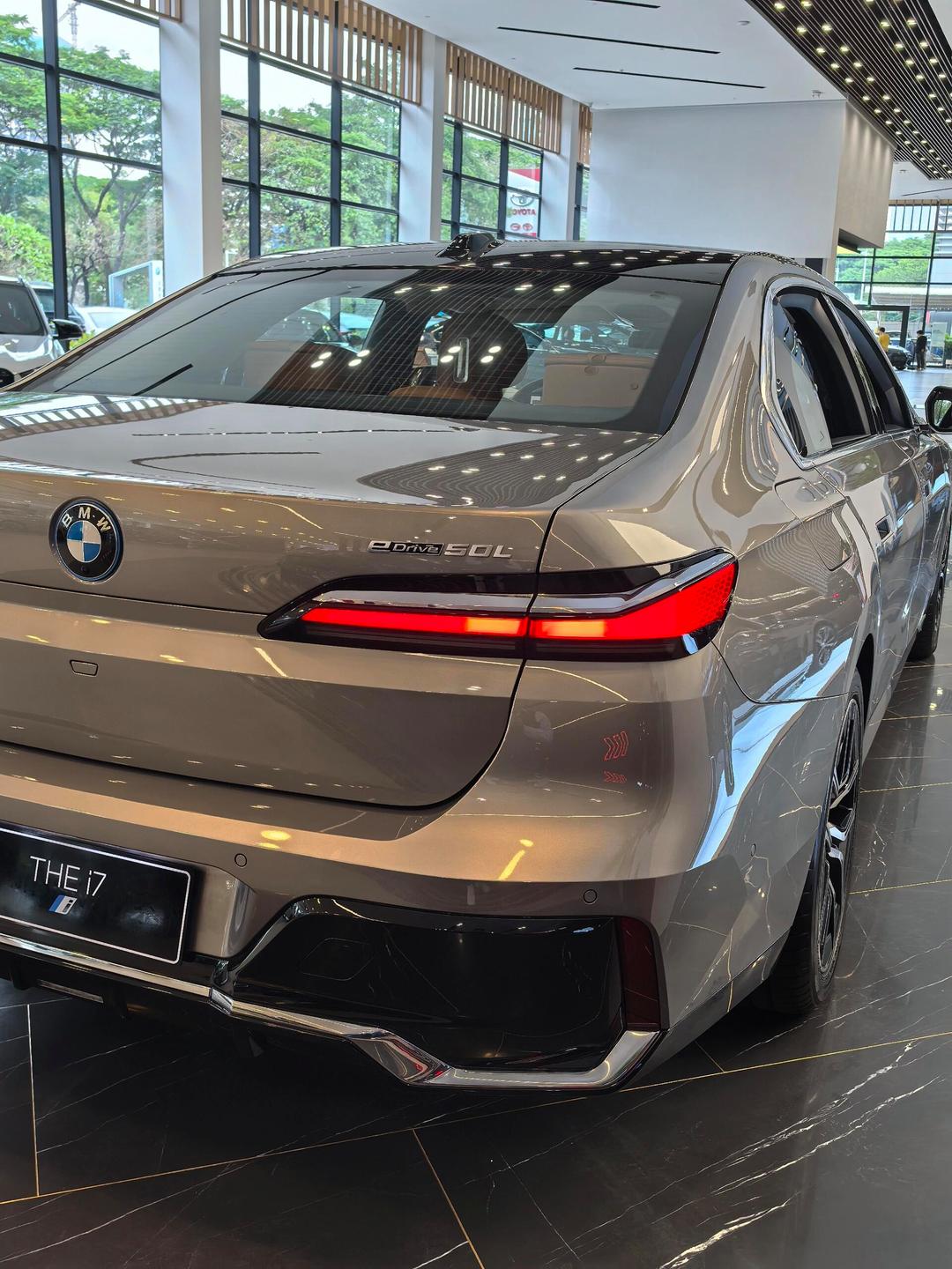 成都宝马i7 M70L降价34.00万 最低仅售155.90万